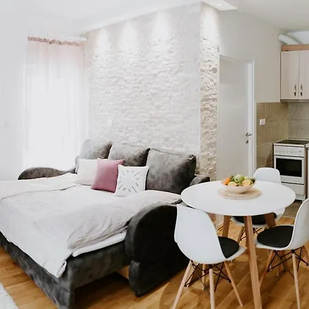 Tri Bora Divcigora Apartman *